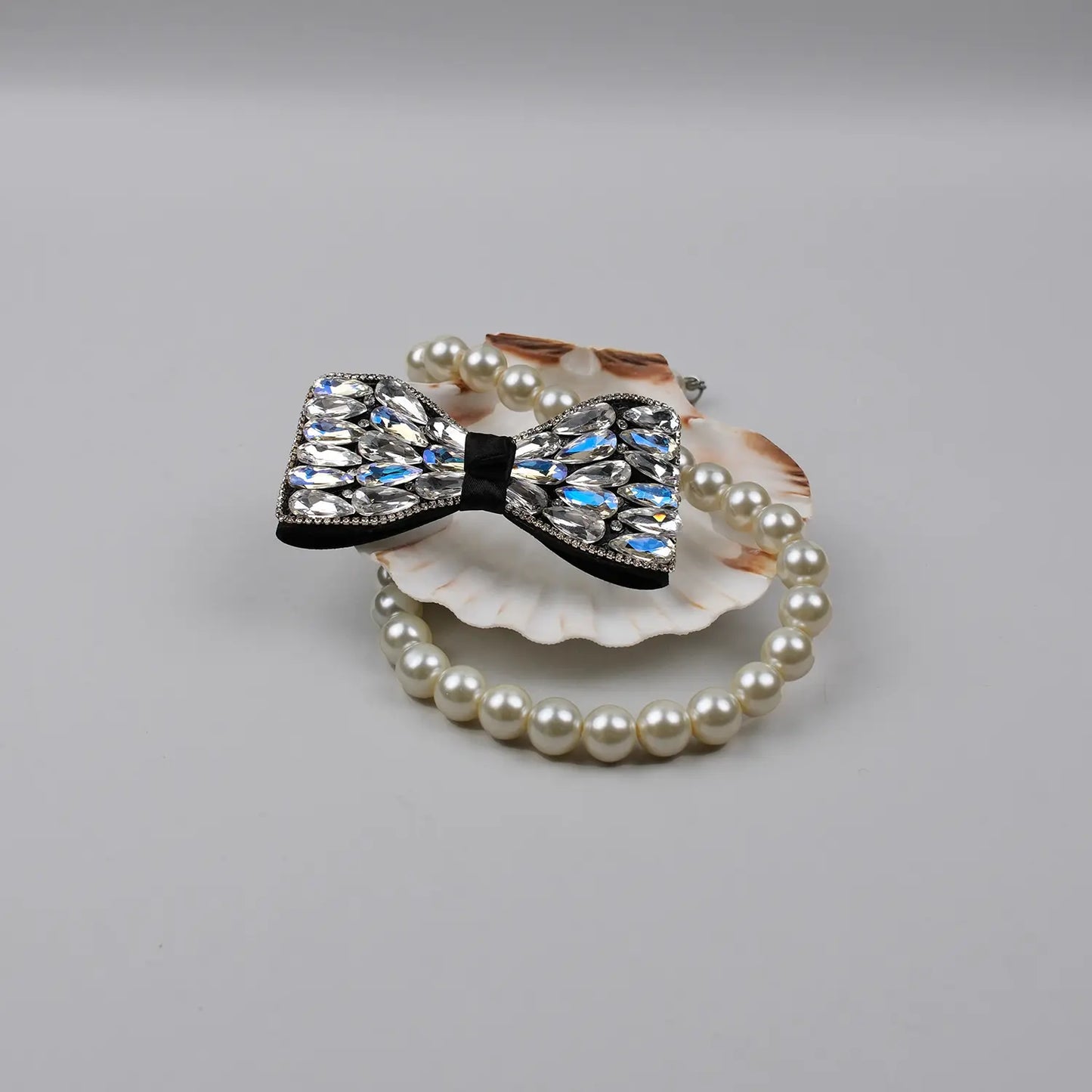 Embellished Leaf-Cut Hair Bow Clip – Elegant Party Accessory