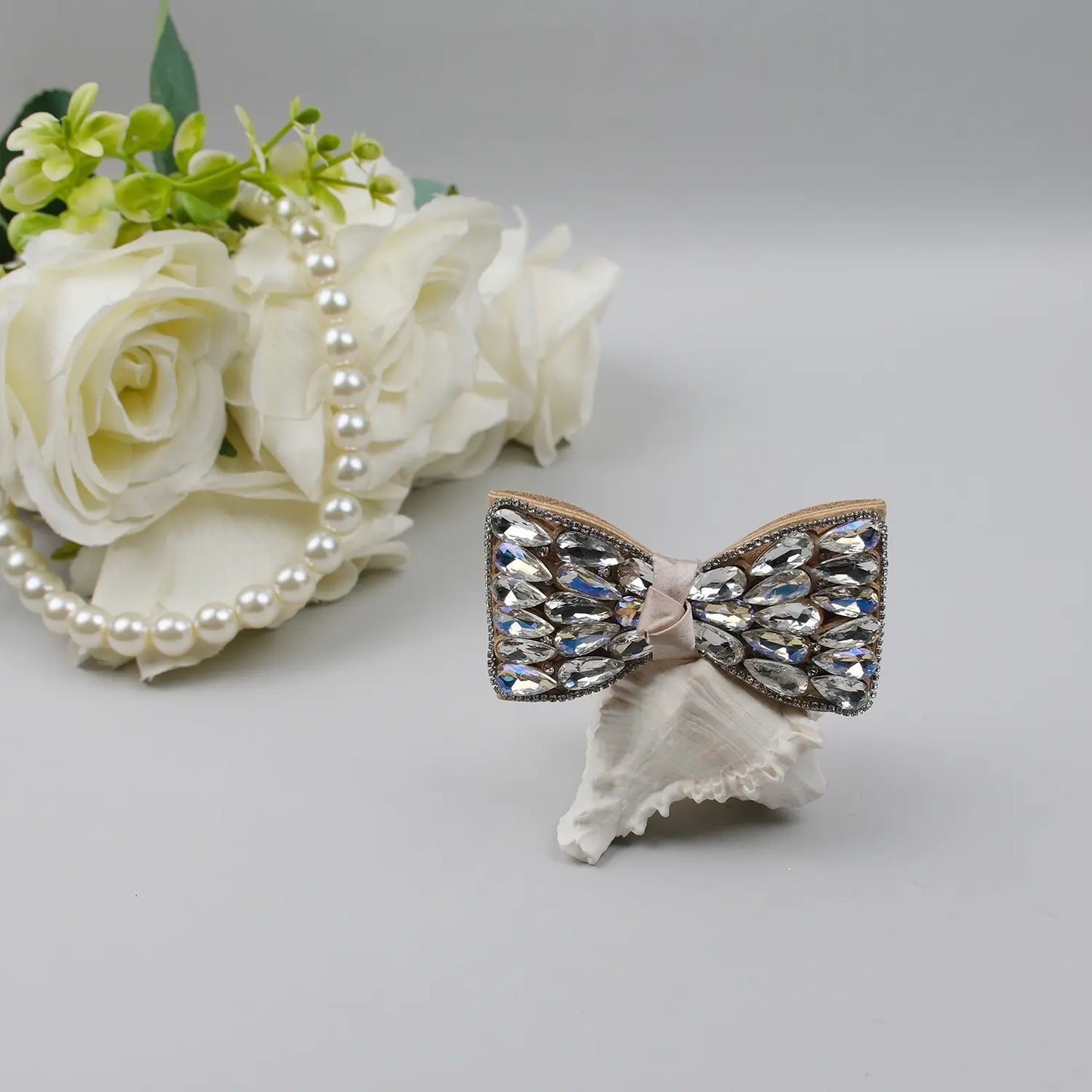 Embellished Leaf-Cut Hair Bow Clip – Elegant Party Accessory
