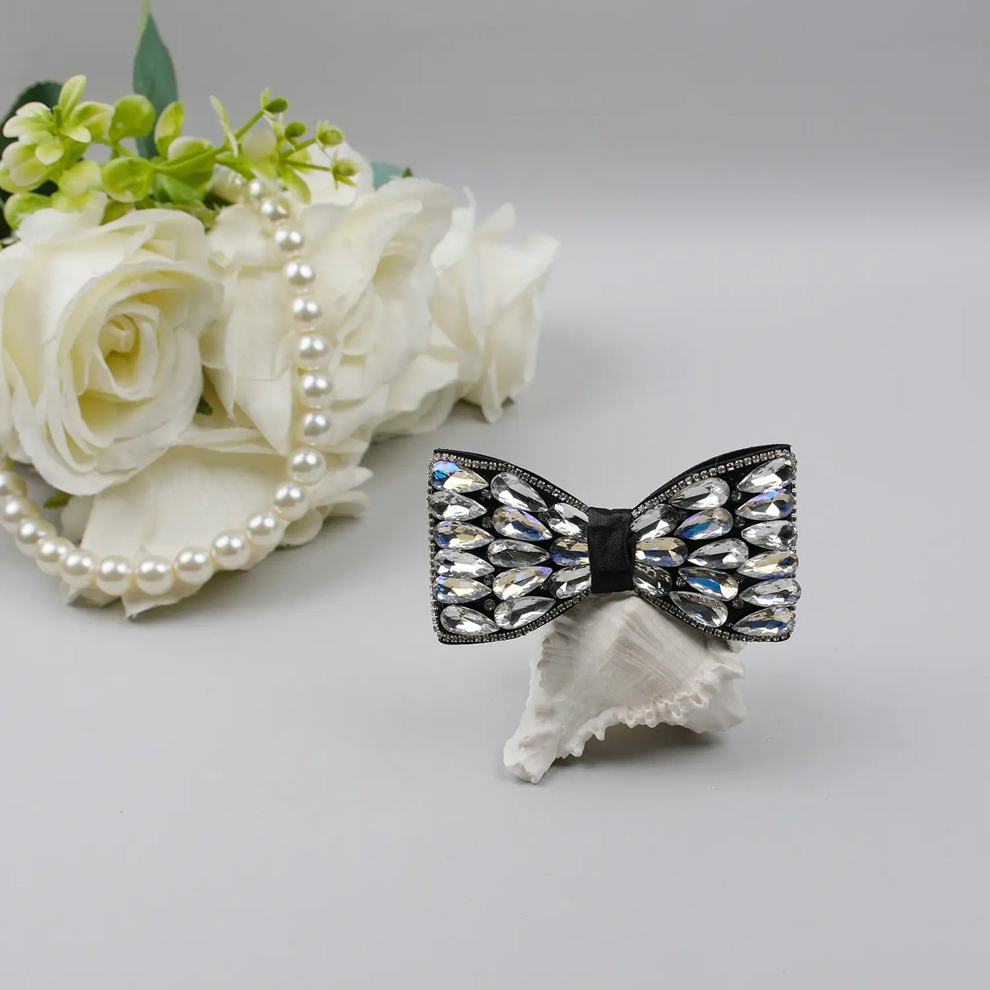 Embellished Leaf-Cut Hair Bow Clip – Elegant Party Accessory